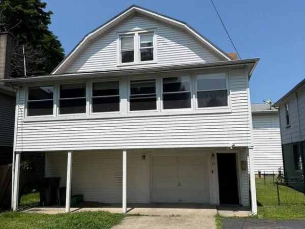 39 Atherton Drive, Wyoming, PA 18644