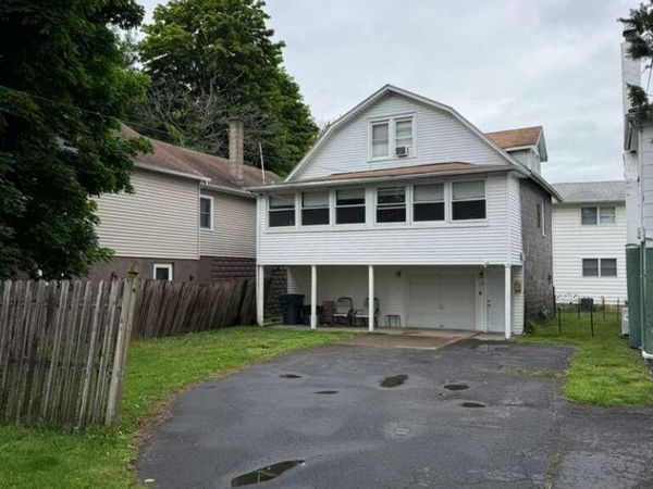 39 Atherton Drive, Wyoming, PA 18644