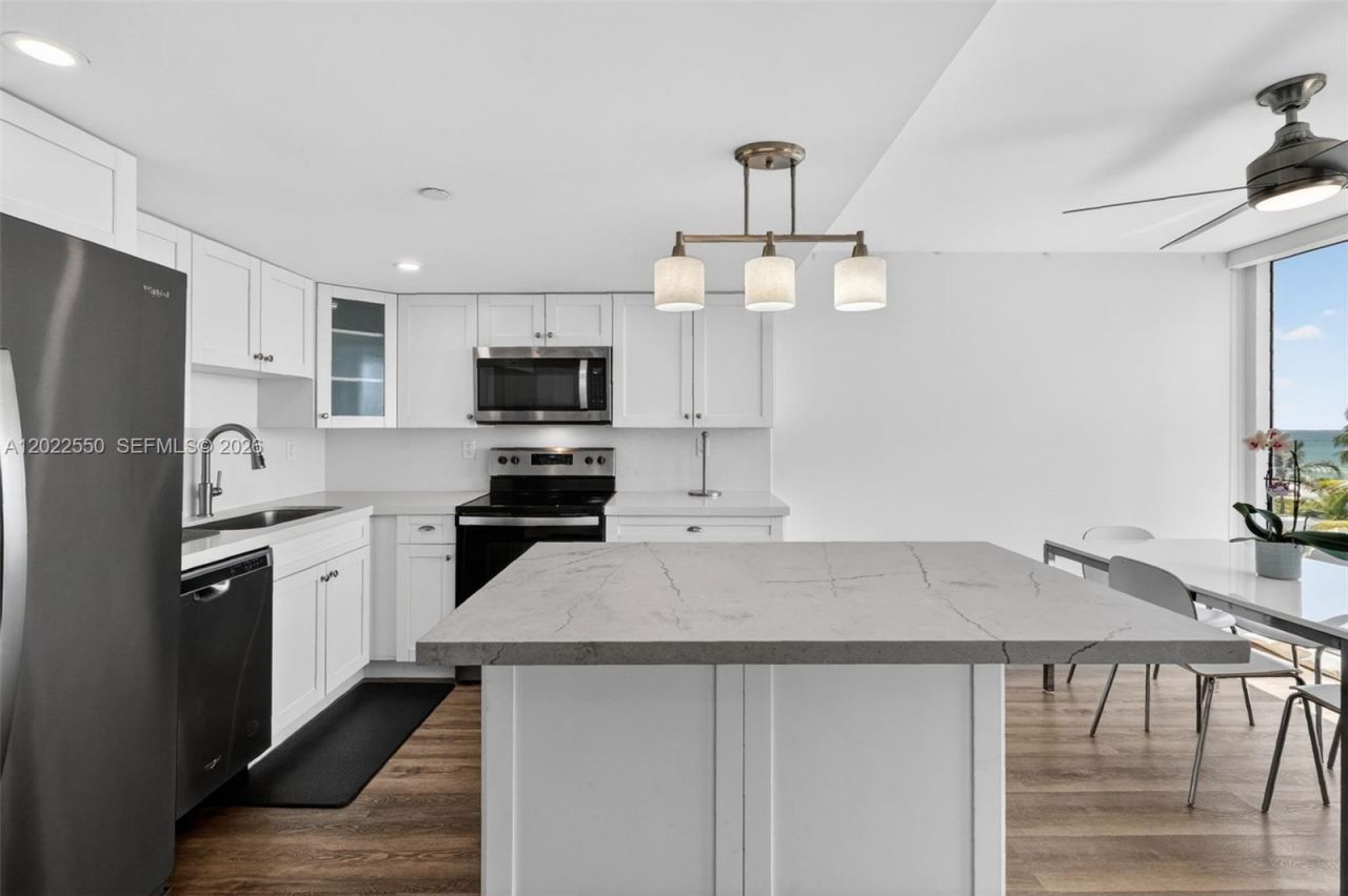 2401 Collins Ave , Unit 602, Miami Beach, FL 33140 Photo