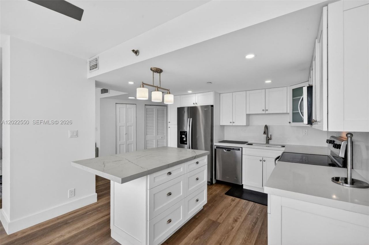 2401 Collins Ave , Unit 602, Miami Beach, FL 33140 Photo