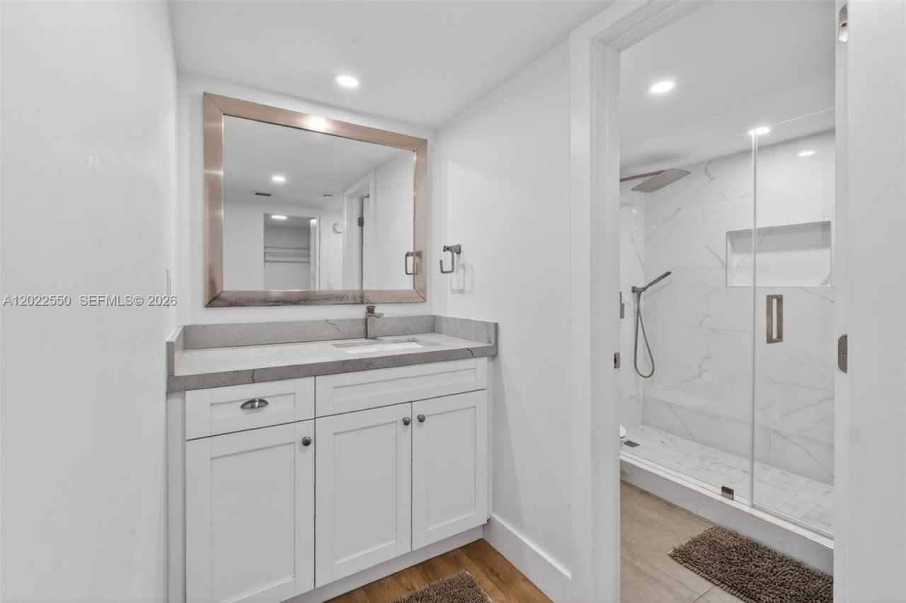 2401 Collins Ave , Unit 602, Miami Beach, FL 33140 Photo