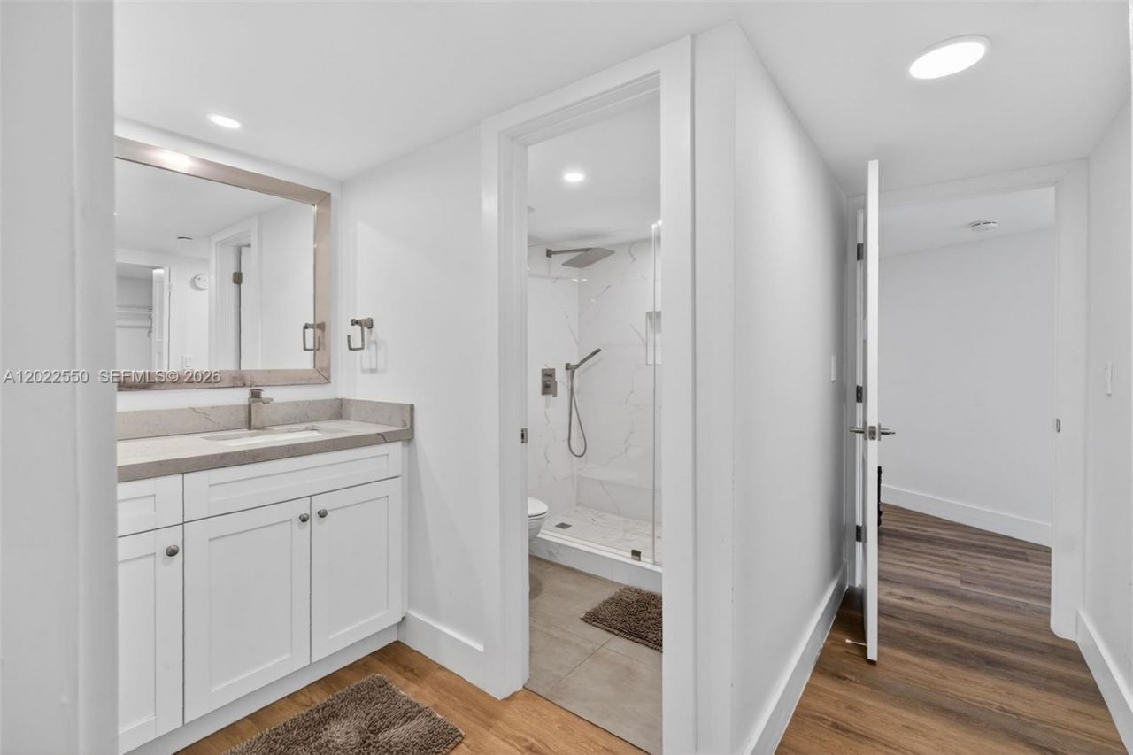 2401 Collins Ave , Unit 602, Miami Beach, FL 33140 Photo