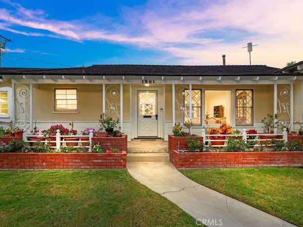 1901 N Greenbrier Street, Santa Ana, CA 92706
