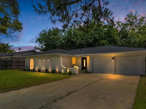 2102 E Timberview Lane, Arlington, TX 76014