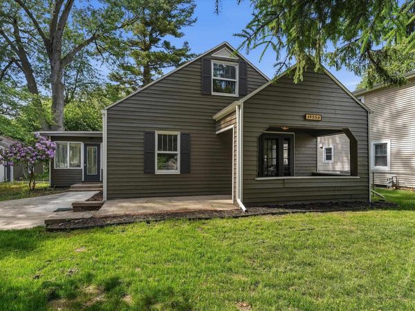 19556 N Paxson Drive, South Bend, IN 46637
