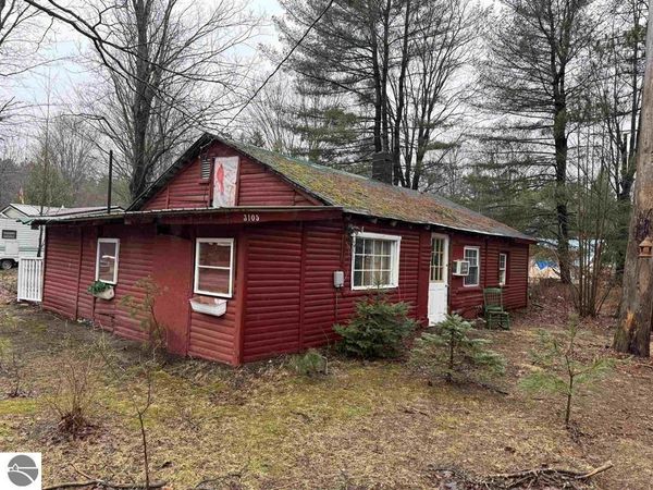 3105 3 1/4 Road N, Mesick, MI 49668