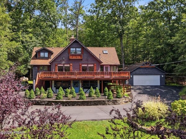 162 Indian Drive, Greentown, PA 18426