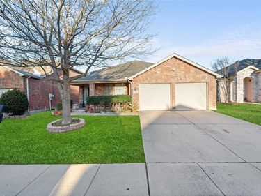 9225 Conestoga Drive, Fort Worth, TX 76131