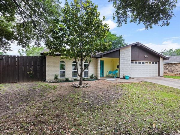 2604 Woodside Drive, Arlington, TX 76016