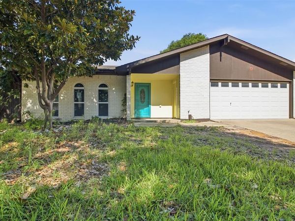2604 Woodside Drive, Arlington, TX 76016