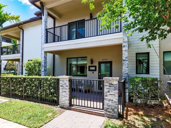 4838 NW 83rd Pkwy , Doral, FL 33166