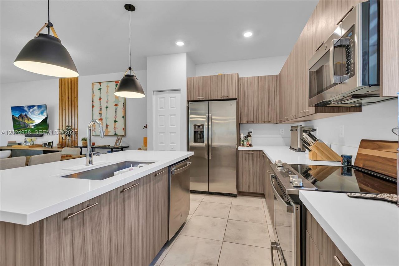 4838 NW 83rd Pkwy, Doral, FL 33166 Photo