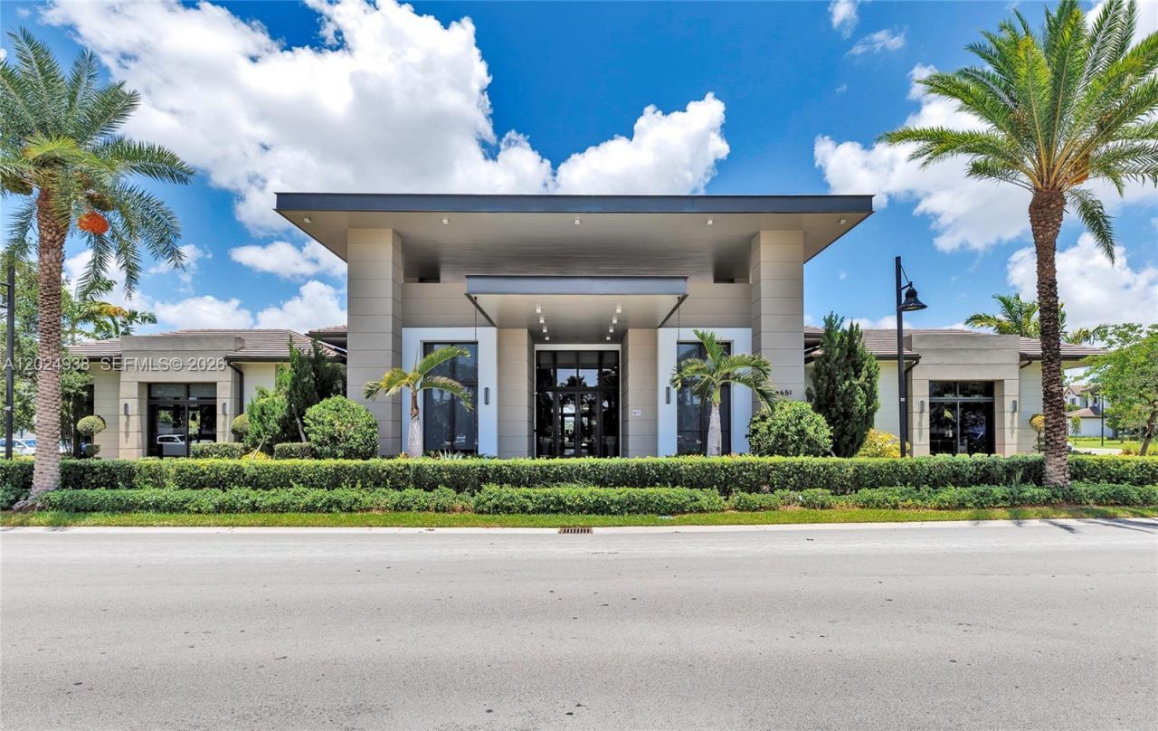 4838 NW 83rd Pkwy, Doral, FL 33166 Photo