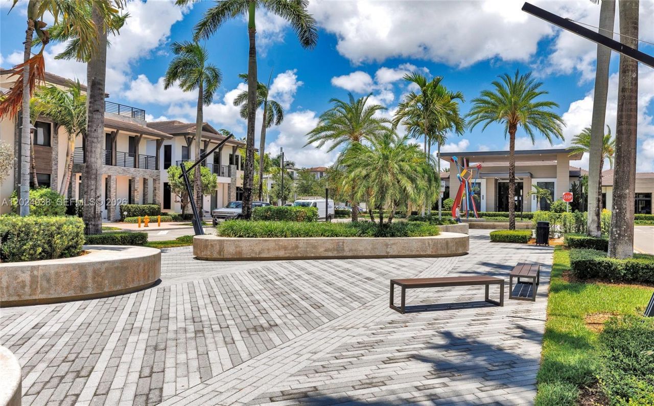 4838 NW 83rd Pkwy, Doral, FL 33166 Photo