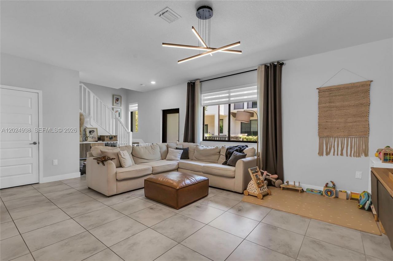 4838 NW 83rd Pkwy, Doral, FL 33166 Photo
