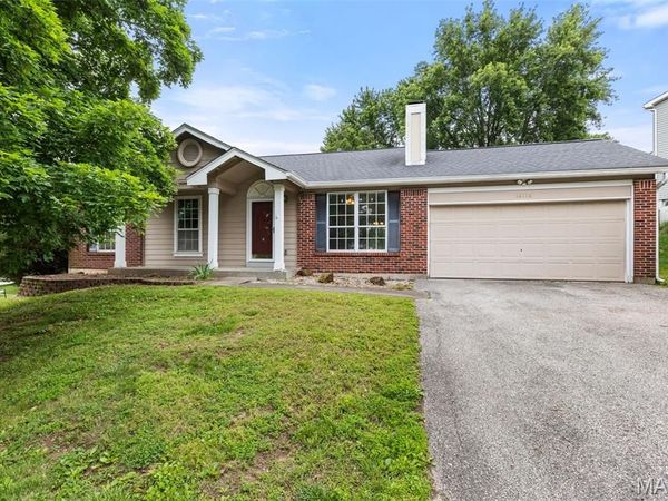 16118 Castlerea Boulevard, Ellisville, MO 63021
