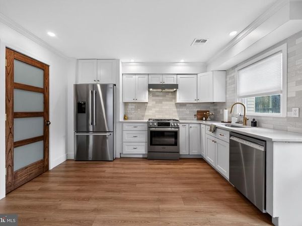 10 E SUTTON AVENUE, MOORESTOWN, NJ 08057