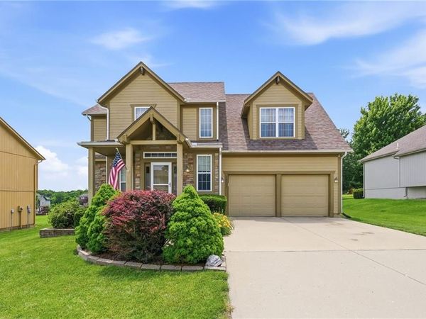 12207 Pebble Beach Drive, Kansas City, KS 66109
