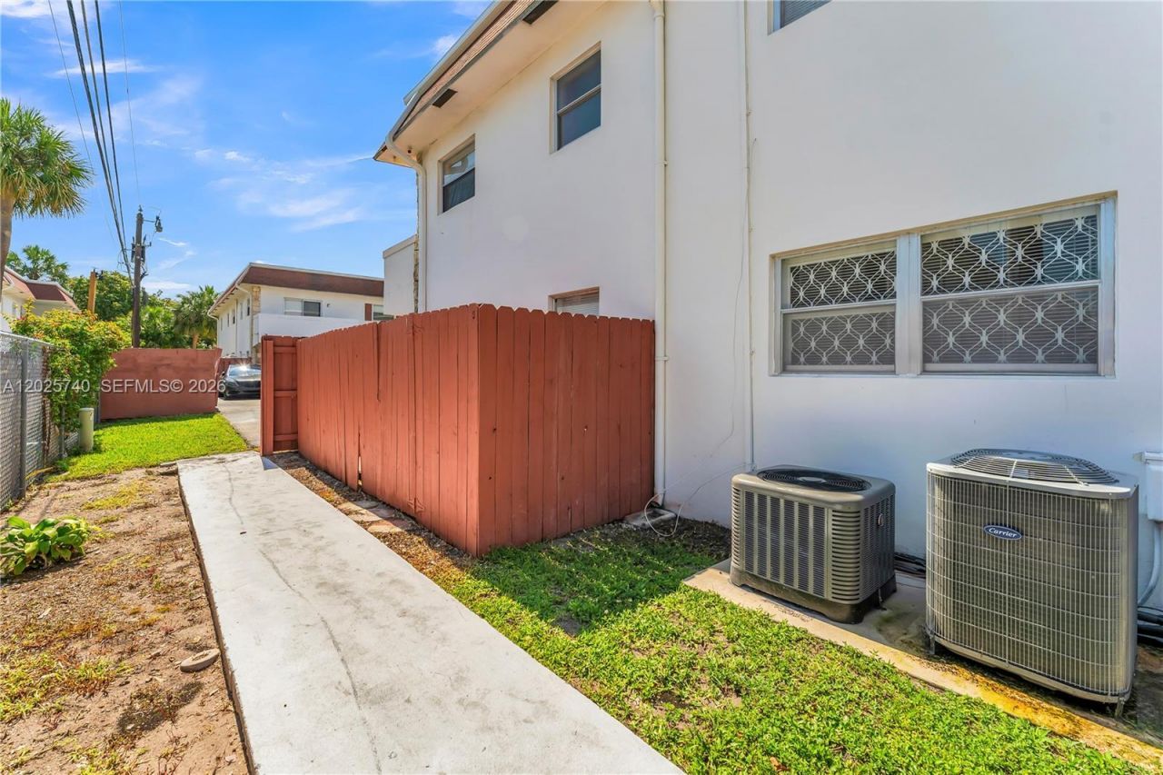 321 SW 1st Ct, Unit K-4, Pompano Beach, FL 33060 Photo