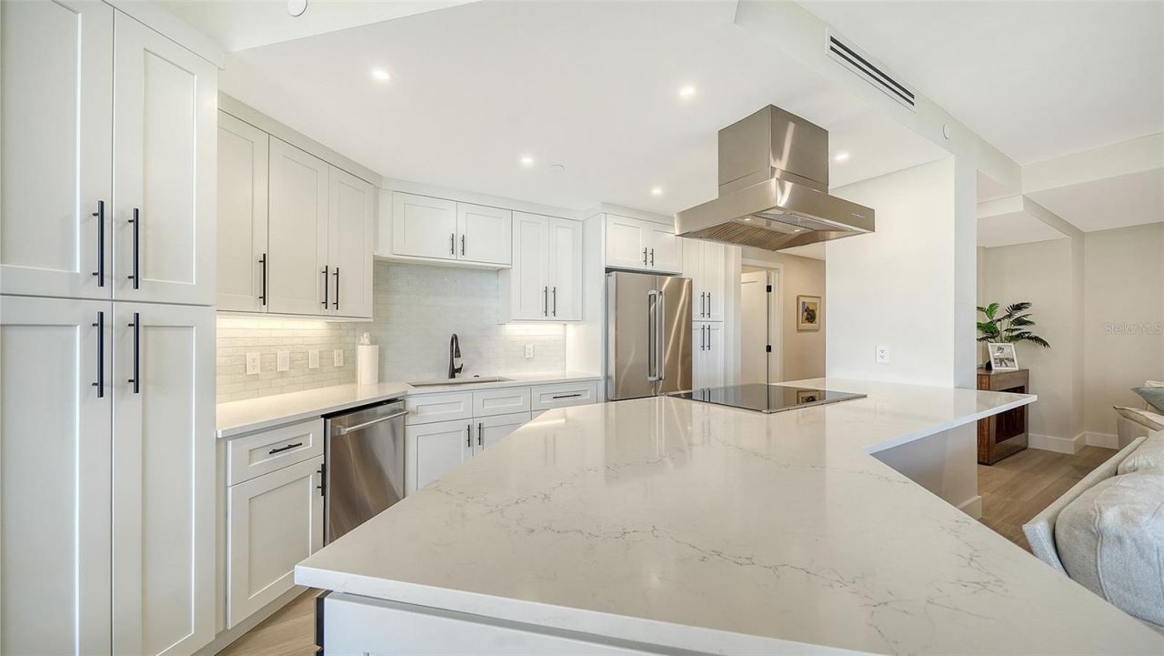 1211 Gulf Of Mexico Drive, Unit 105, Longboat Key, FL 34228 Photo