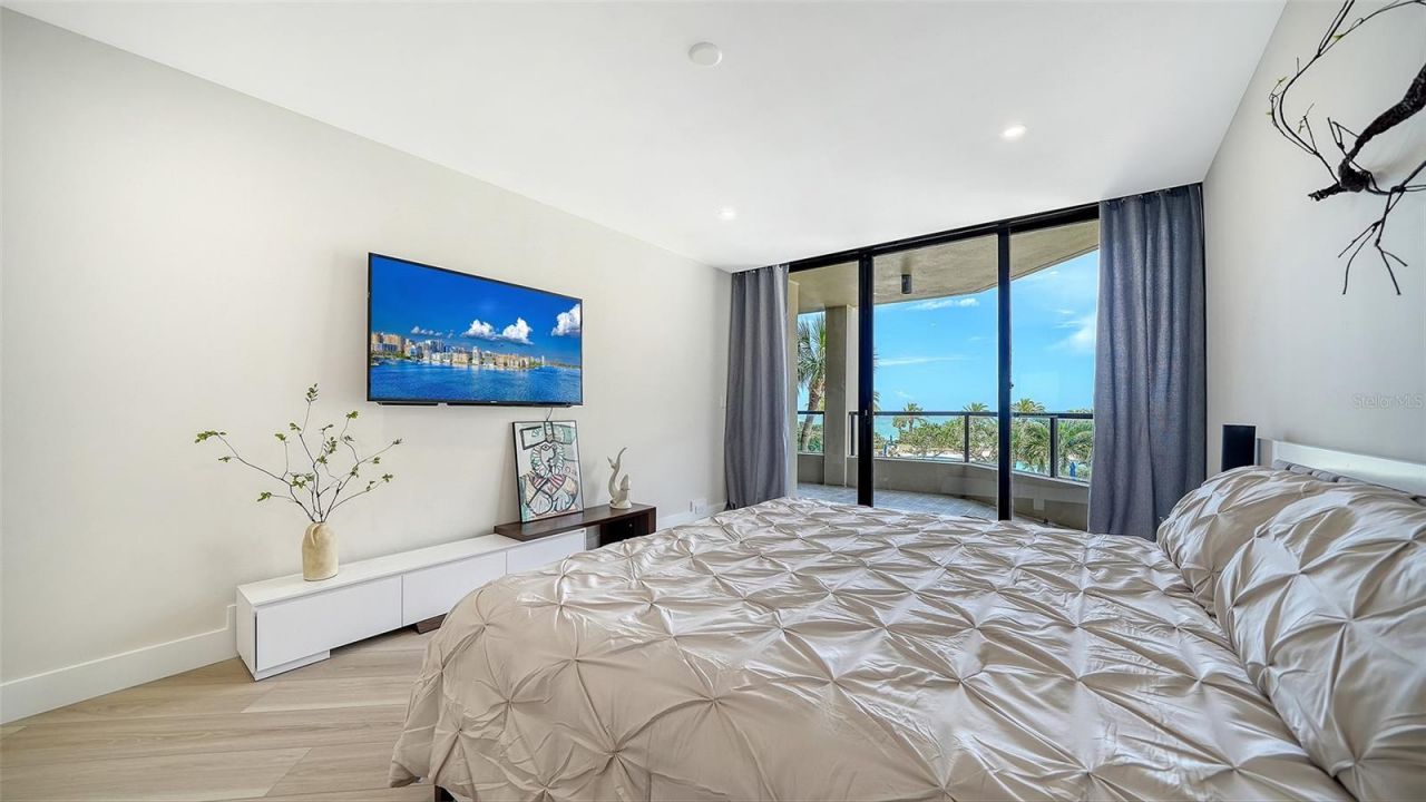 1211 Gulf Of Mexico Drive, Unit 105, Longboat Key, FL 34228 Photo
