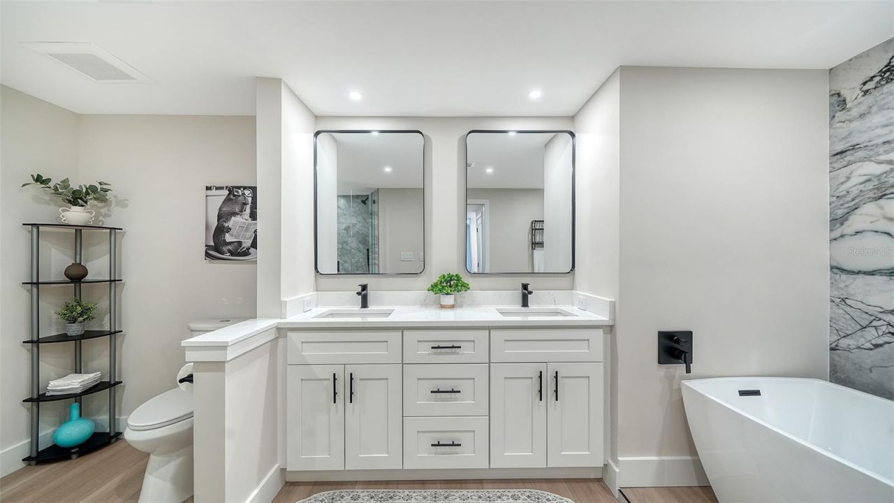 1211 Gulf Of Mexico Drive, Unit 105, Longboat Key, FL 34228 Photo