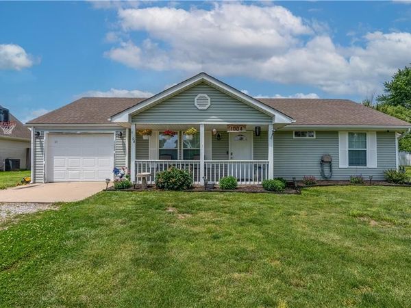 1004 S Oak Street, La Monte, MO 65337