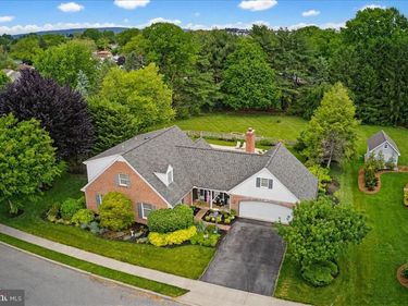 175 N LINDEN STREET, MANHEIM, PA 17545