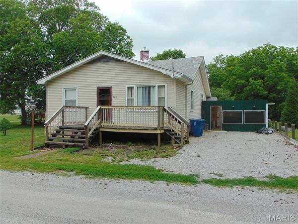 200 Cherry Avenue , Vergennes, IL 62994