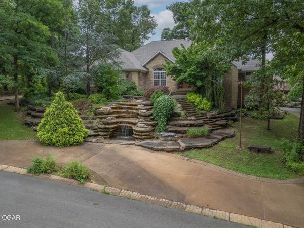 704 Laurel Circle , Neosho, MO 64850