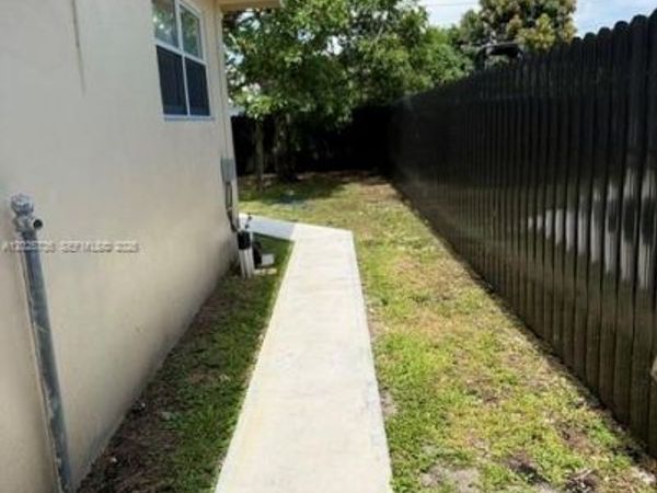 19521 NW 1st Ct , Miami Gardens, FL 33169