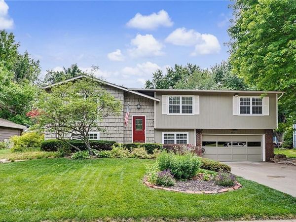 3011 Tomahawk Drive, Lawrence, KS 66049