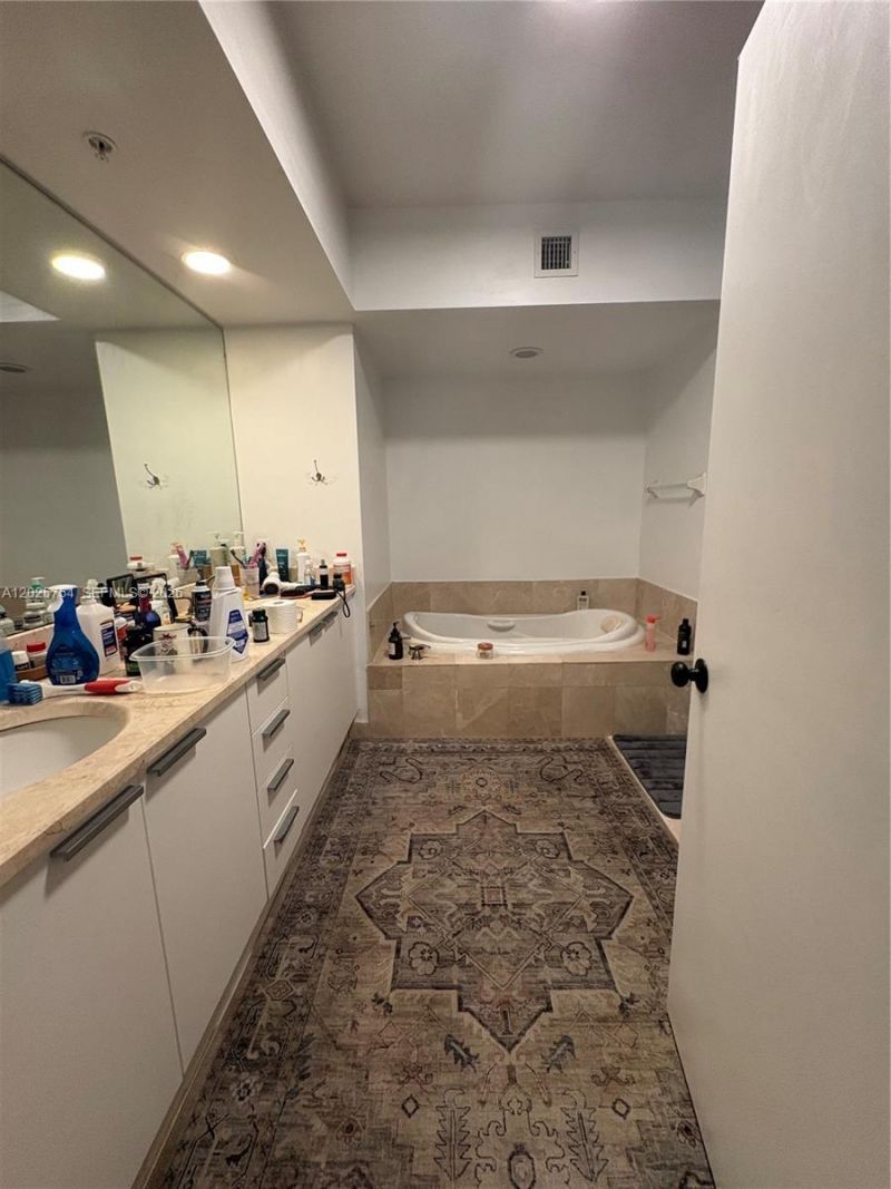 14951 Royal Oaks Ln, Unit 506, North Miami, FL 33181 Photo