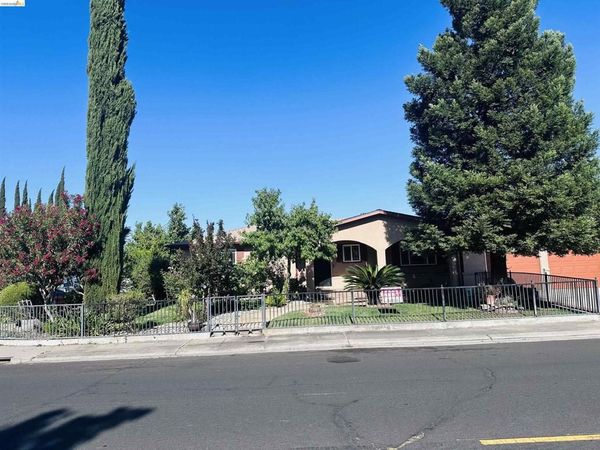 1044 Agate Ave, Manteca, CA 95336