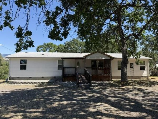 240 Mobile Drive, Ashland, OR 97520
