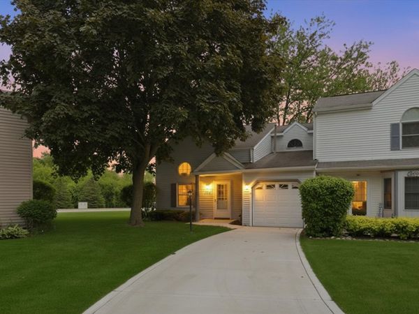 2456 Bridgewater Drive , Woodstock, IL 60098