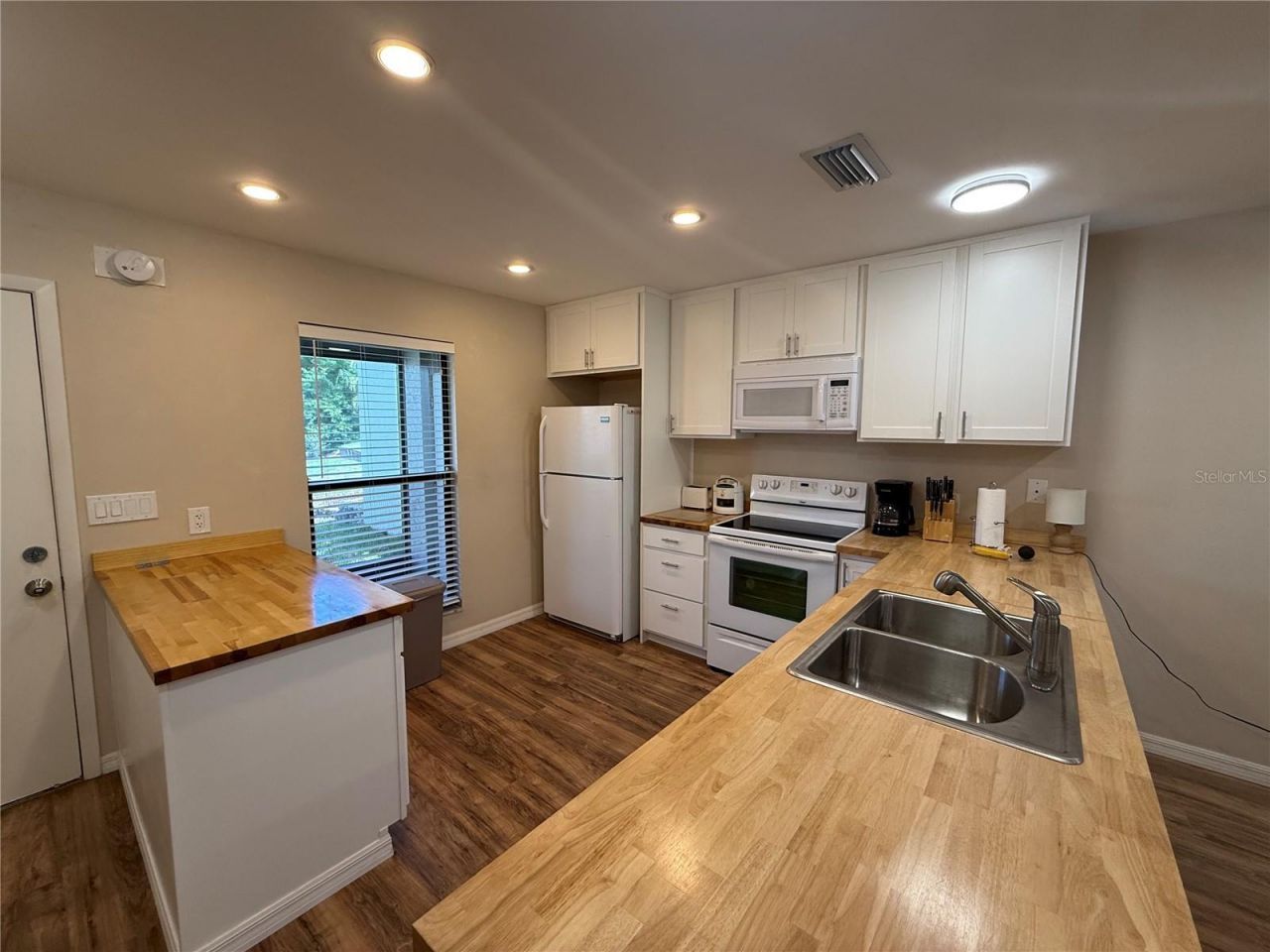 2130 Bancroft Place , Unit B, Palm Harbor, FL 34683 Photo