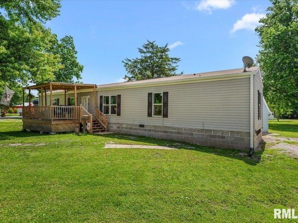 421 W MONROE Street, Girard, IL 62640