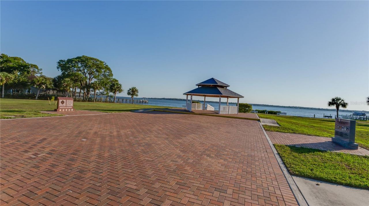 105 Mobbly Bay Drive, Oldsmar, FL 34677 Photo