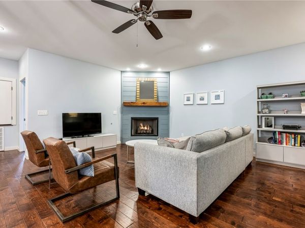 1466 N Desoto Place , Fayetteville, AR 72703