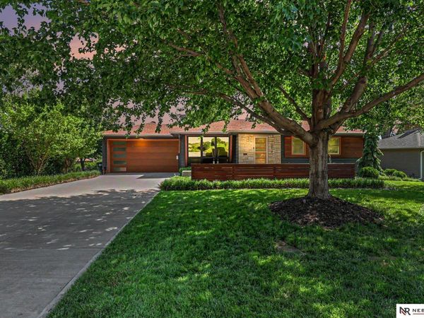 10416 Oak Street , Omaha, NE 68124