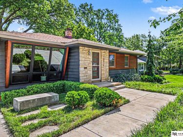 10416 Oak Street , Omaha, NE 68124