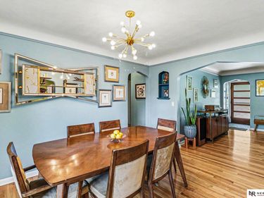 10416 Oak Street , Omaha, NE 68124