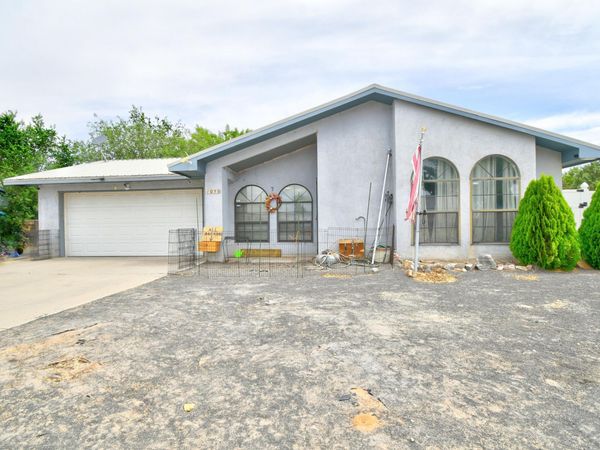 1070 Peach Court SE, Los Lunas, NM 87031