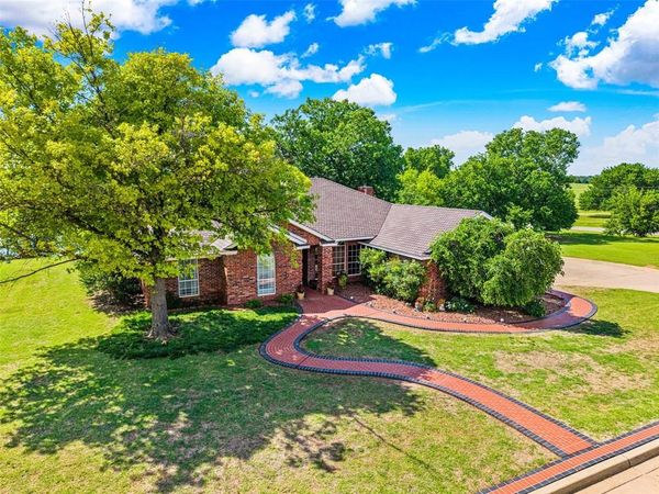 2102 Lakewood , Chickasha, OK 73018