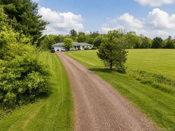 354 Petticoat Lane , Bloomingburg, NY 12721