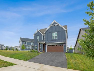3297 THICKET RUN DR, Charlottesville, VA 22911