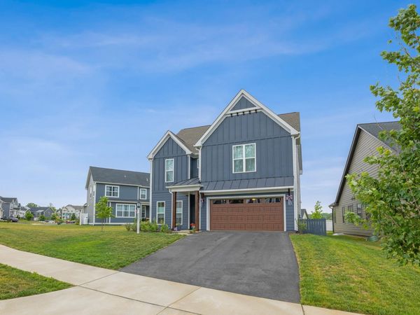 3297 THICKET RUN DR, Charlottesville, VA 22911