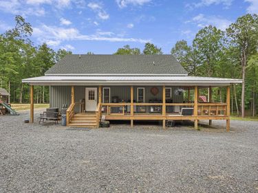 1426 FIREHOUSE RD, Buckingham, VA 23921