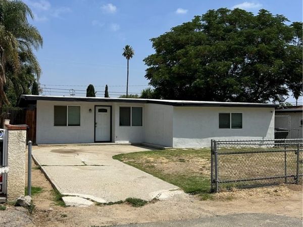 18522 7th, Bloomington, CA 92316